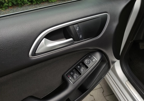 Mercedes-Benz Klasa B cena 32800 przebieg: 239000, rok produkcji 2011 z Tomaszów Lubelski małe 277